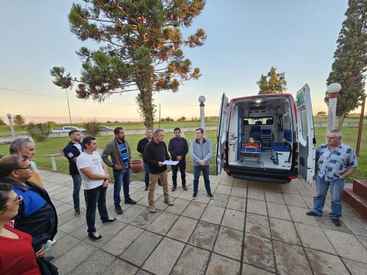 Salud Pública : llegó otra ambulancia y ya está al servicio en Vera y Pintado