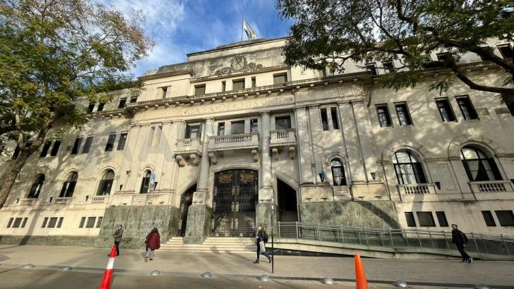 Tres policías de San Javier condenados por golpear a un joven para que confiese un robo