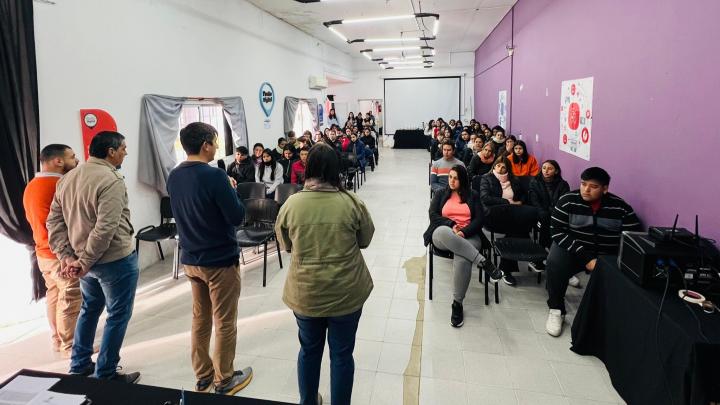 Entrega de la beca comunal en Santa Rosa de Calchines