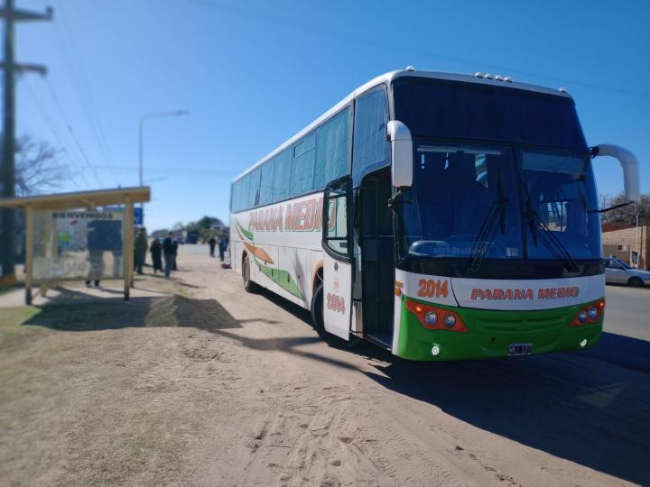 Helvecia: dos menores en moto se chocaron el colectivo de atrás