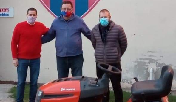 El Club Central San Javier incorporó un nuevo tractorcito para el corte de pasto 