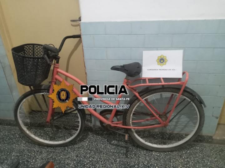 San Javier: policía recupera una bicicleta roba