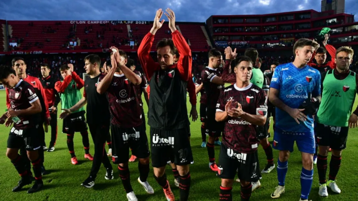Colón no se salvó por mérito propio, pero se aseguró la permanencia en la Primera Nacional