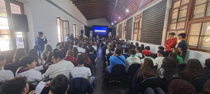 Borla en la Expo Educativa 2025 de San Justo