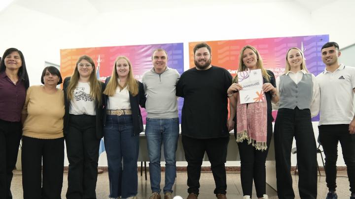 Helvecia firma convenio en el Programa Presupuesto Joven