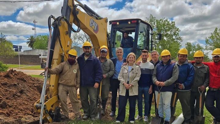 Visita oficial y avances en la obra de cloacas en Alejandra