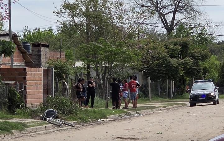 Tiros, corridas y ladrillazos entre familias de 