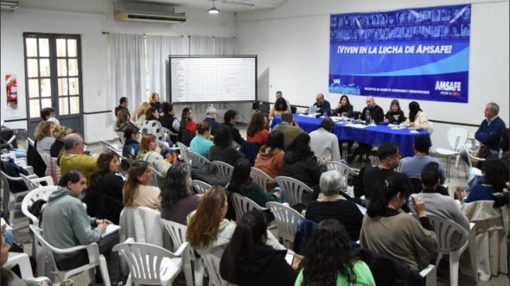 La Provincia advierte que descontará el día a docentes que adhieran al paro nacional del próximo martes