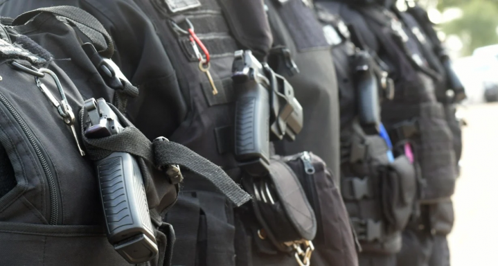 El Gobernador firmó el decreto con ascensos 2024 para el personal policial