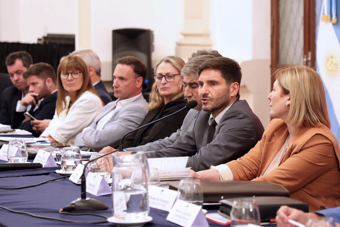 Pullaro asistirá a la reunión que convocó Milei: 