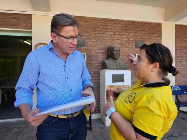Borla recorrió escuelas y brindó detalles de más inversión en infraestructura 