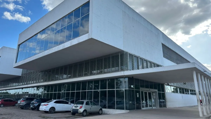 Caso de tos convulsa en Santa Fe: una bebé permanece internada en el Iturraspe