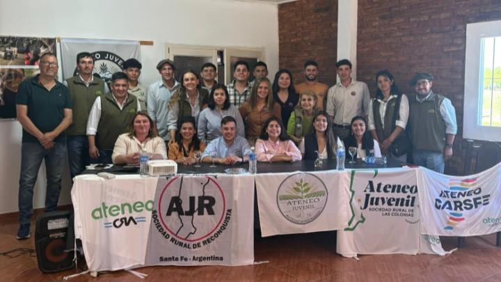 El Ateneo Juvenil de San Javier entrega mercadería a comedores locales