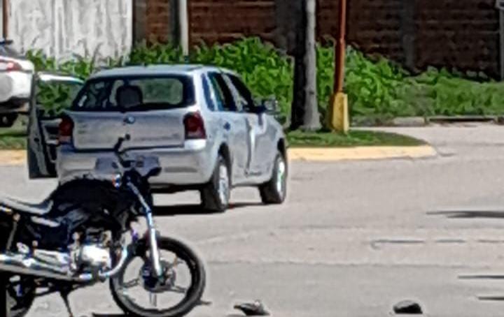 San Javier: choque entre auto y moto dejó un masculino caído llevado al hospital