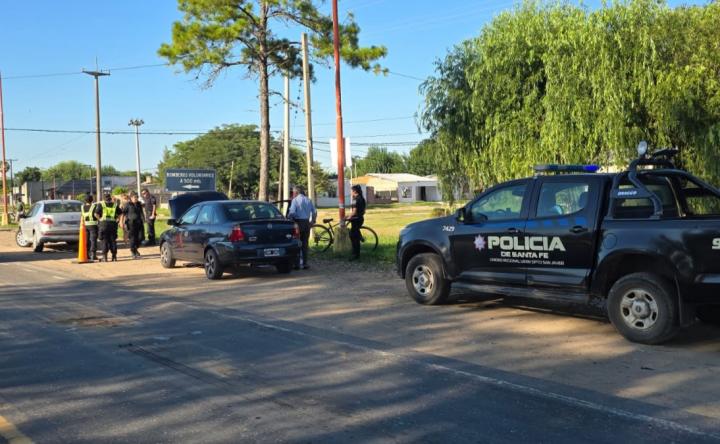 Se quedó sin frenos y chocó de atrás a otro auto en el semáforo