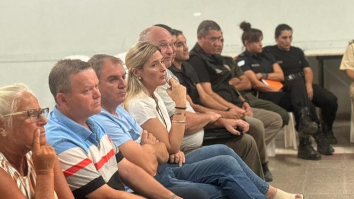 Amplia convocatoria en la charla abierta sobre seguridad en la ciudad de Helvecia