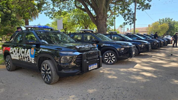 Distribución de las nuevas camionetas en la Unidad Regional XIV de San Javier